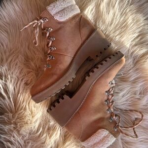 Universal Thread Brown Lace-Up Winter Boots